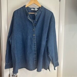 Bill Blass Vintage 90s/Y2K Oversized Denim Shirt. Size: 3X. Medium Wash.